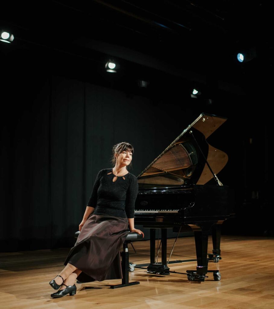 Elain Olsson Pianist